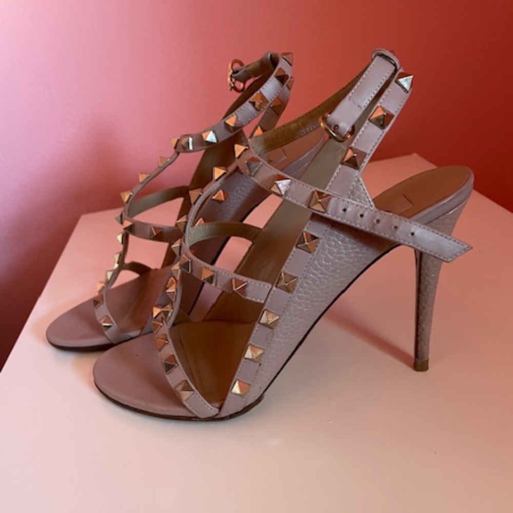 VALENTINO GARAVANI ROCKSTUD LEATHER  SANDALS PRE OWNED